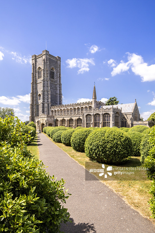 英国萨福克郡拉文纳姆古镇的圣彼得和圣保罗教区教堂，建于1525年图片素材