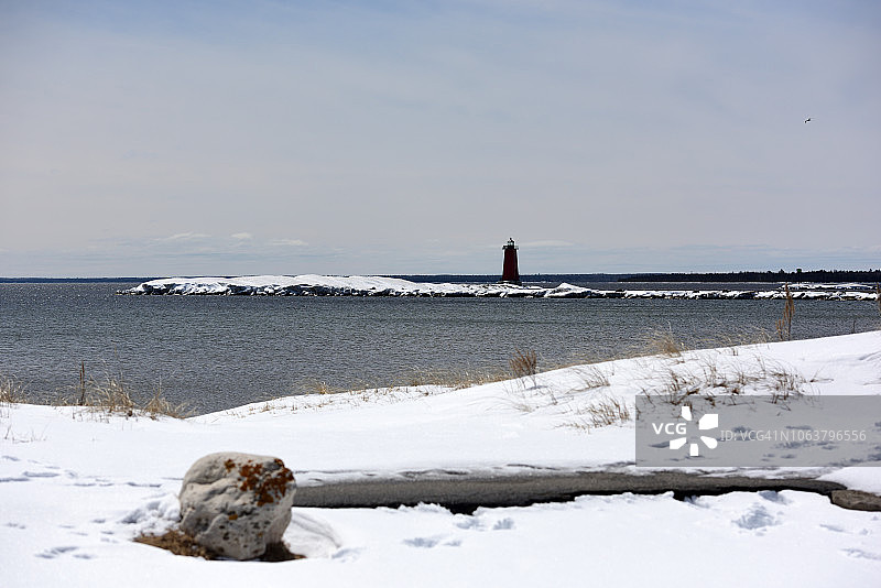 美国密歇根湖上的马尼斯蒂克东部防波堤灯塔图片素材
