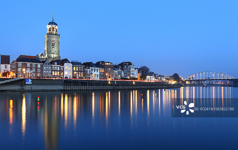 荷兰艾瑟尔河畔代芬特尔夜景图片素材