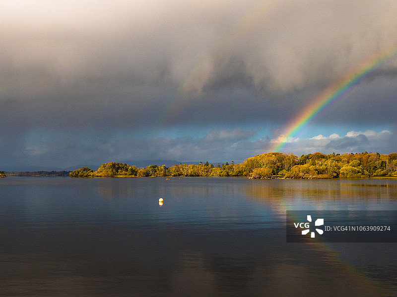 利恩湖上的彩虹图片素材