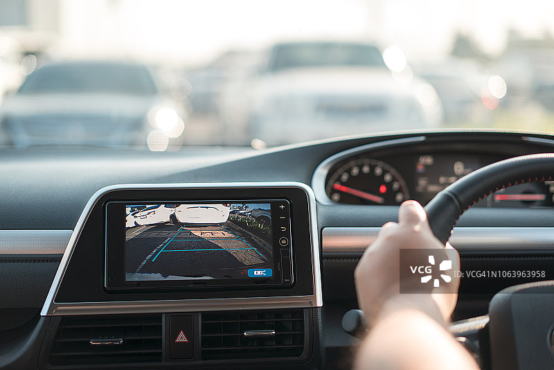 显示汽车发生的后方区域图像／汽车后方摄像头图片素材