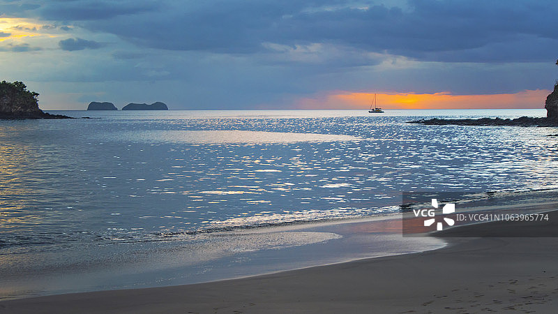 哥斯达黎加瓜纳卡斯特省太平洋雨天日落图片素材