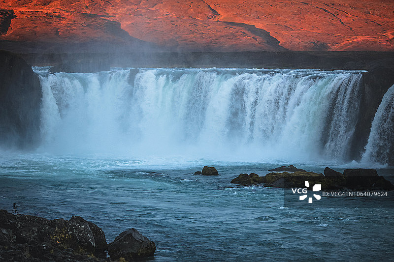 冰岛黎明时分美丽的众神瀑布图片素材