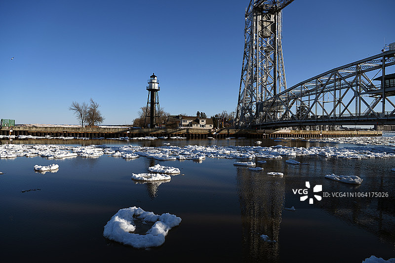 美国明尼苏达州德卢斯航空升降桥和灯塔图片素材