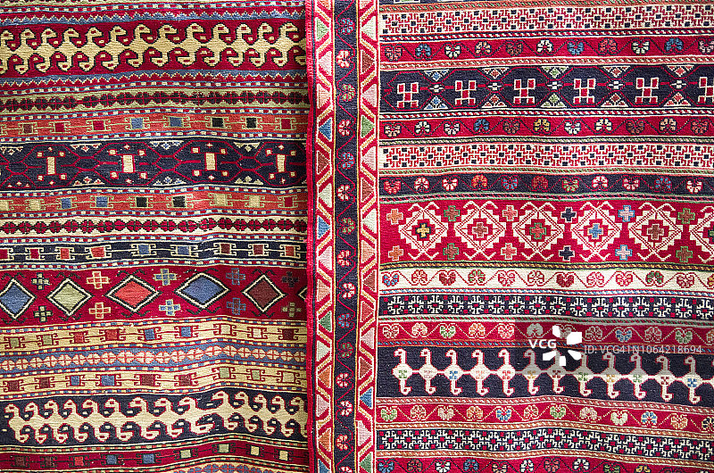 格鲁吉亚街头的彩色传统地毯图片素材