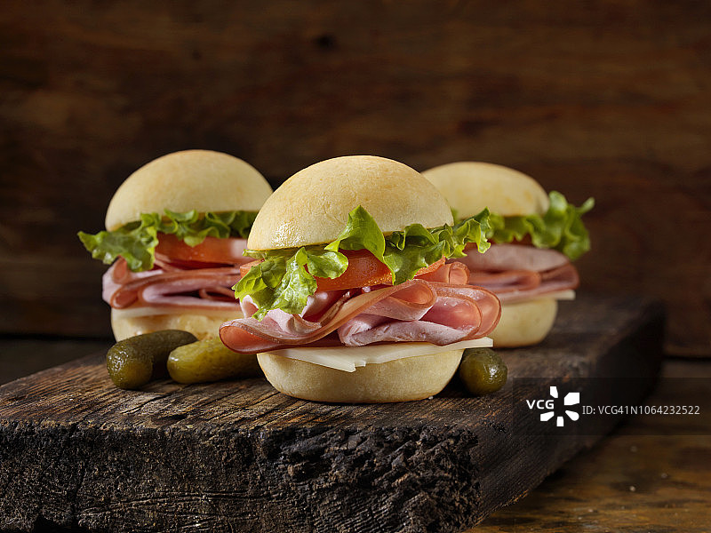 无麸质火腿滑块配无麸质面包图片素材