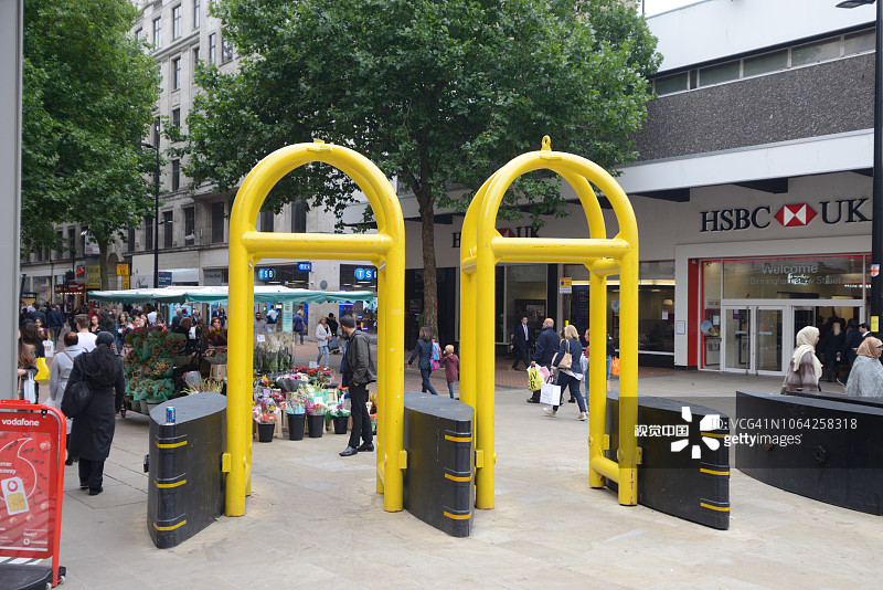 英国伯明翰新型街道反恐安全屏障图片素材