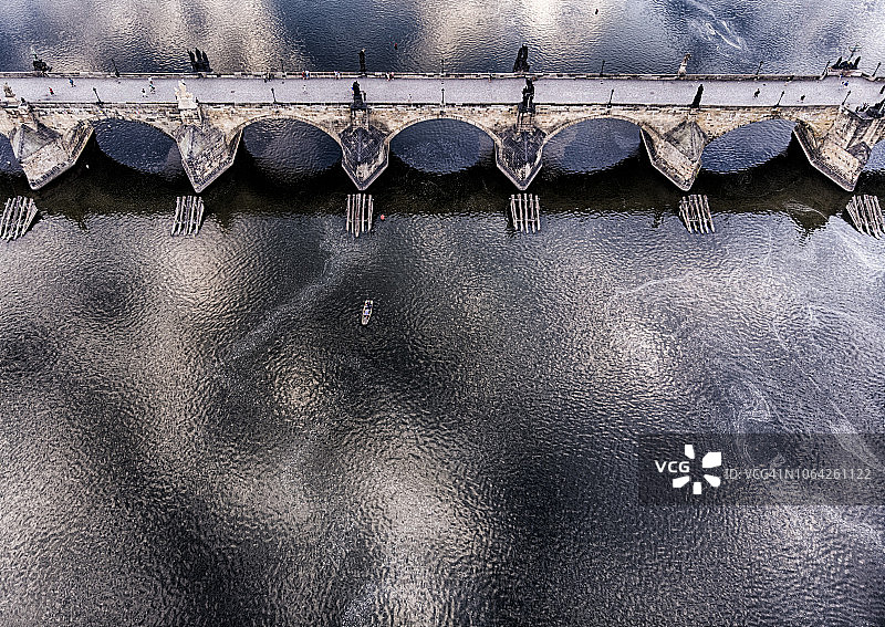 布拉格查理大桥鸟瞰图图片素材