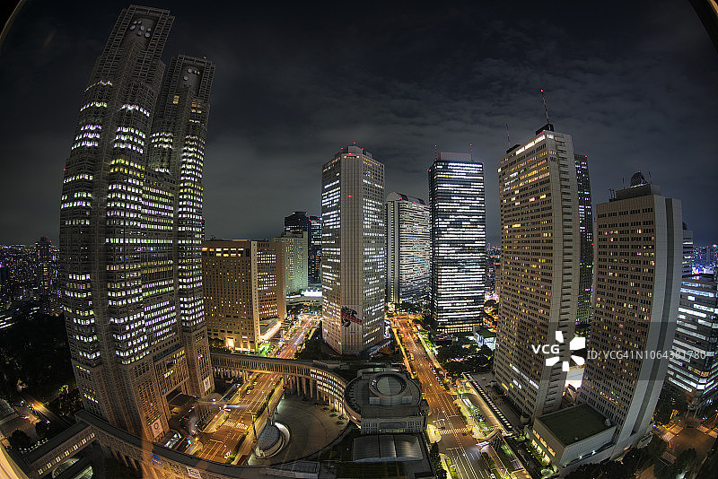 夜晚的新宿大厦图片素材