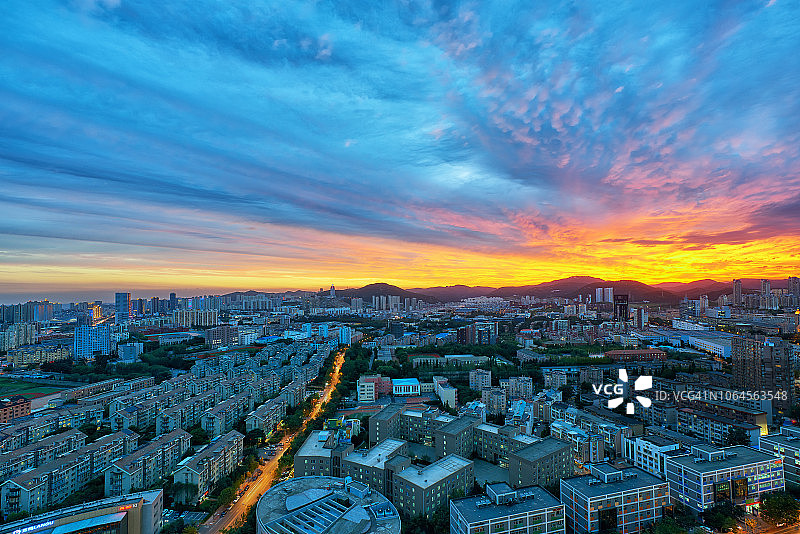 大连城市天际线美丽的日落图片素材