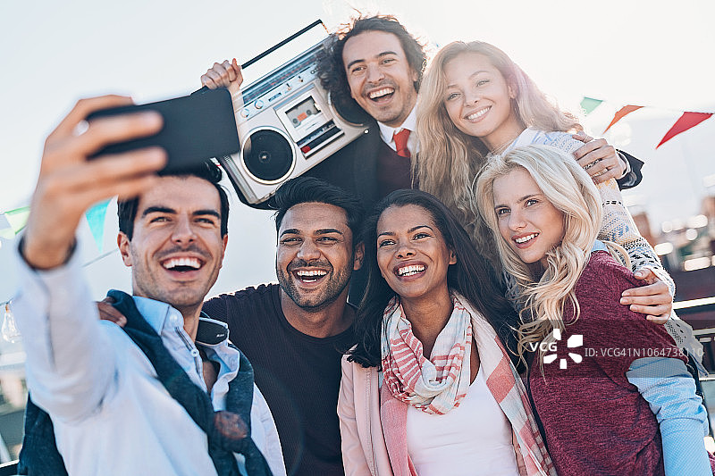 老友聚会自拍图片素材