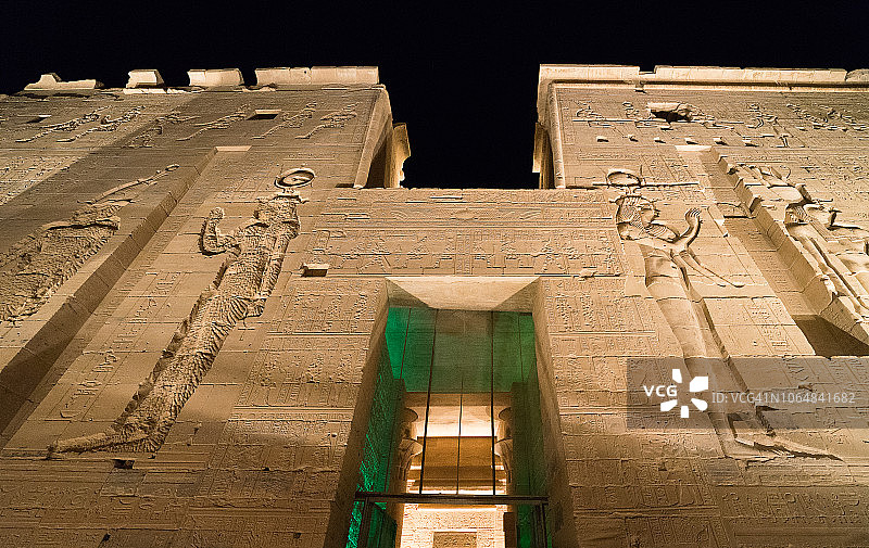 美丽的菲莱神庙夜景，阿斯旺伊西斯神庙，埃及图片素材