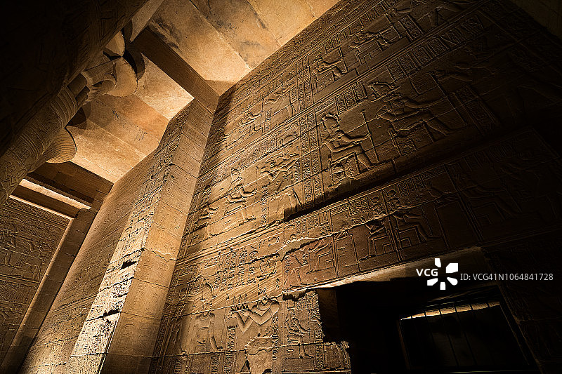 美丽的菲莱神庙夜景，阿斯旺伊西斯神庙，埃及图片素材