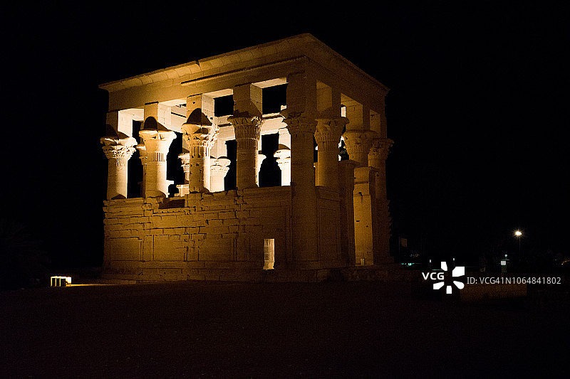 埃及阿吉勒基亚岛菲莱神庙灯光秀图片素材