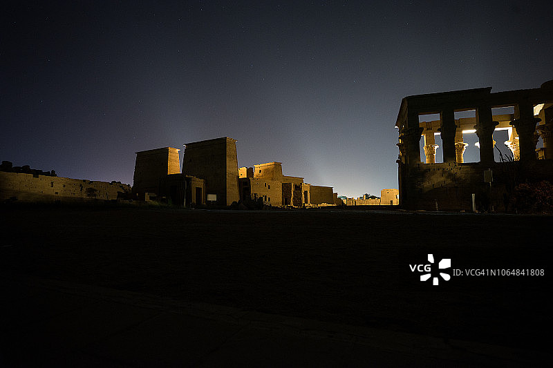 埃及阿吉勒基亚岛菲莱神庙灯光秀图片素材