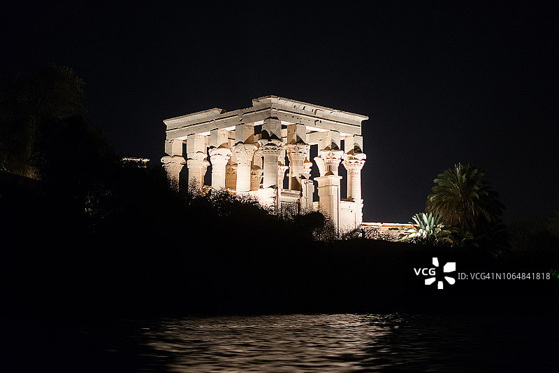 埃及阿吉勒基亚岛菲莱神庙灯光秀图片素材