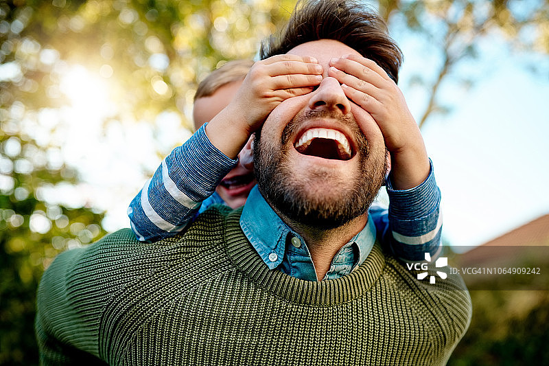 与家人共度的时光是无价的图片素材