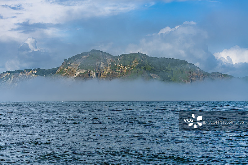 俄罗斯堪察加半岛阿瓦查湾的岛屿图片素材