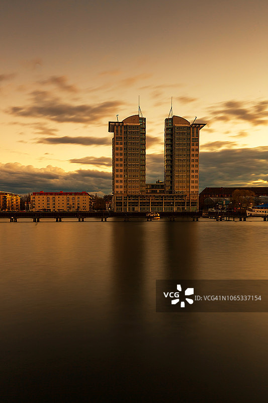 日落时分的柏林施普雷河（德国柏林）图片素材