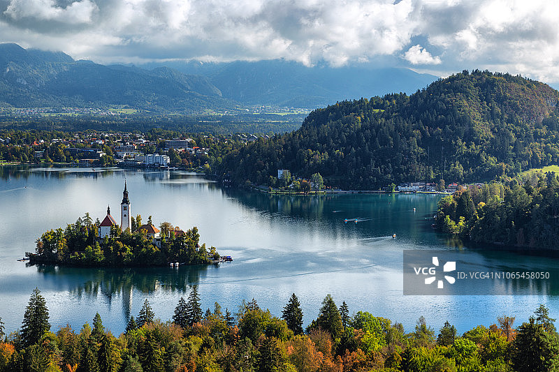 斯洛文尼亚布莱德湖的壮丽景色图片素材