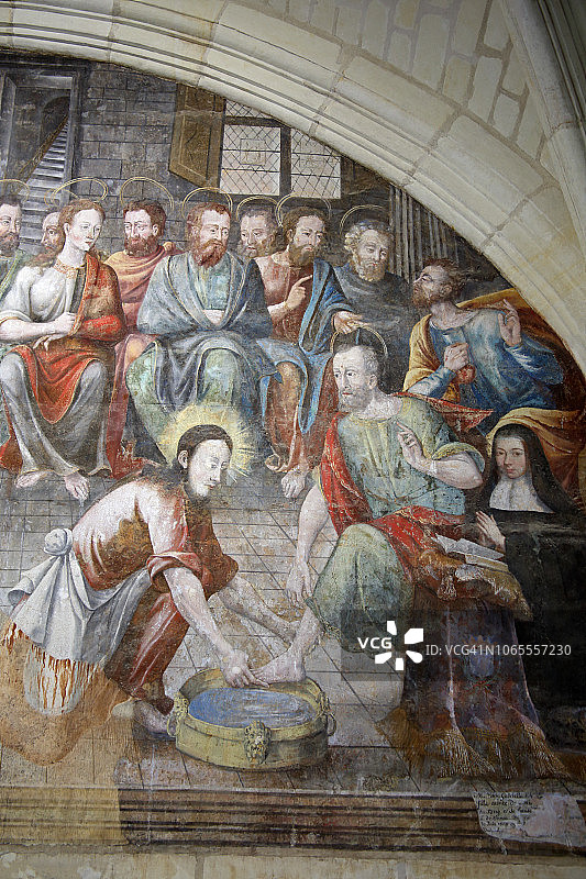 丰特夫罗修道院湿壁画：基督为使徒洗脚图片素材