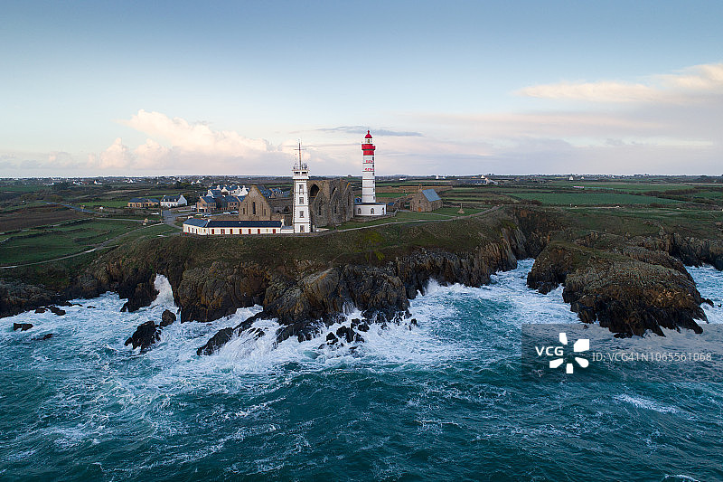 法国布列塔尼圣马修角的暴风雨图片素材