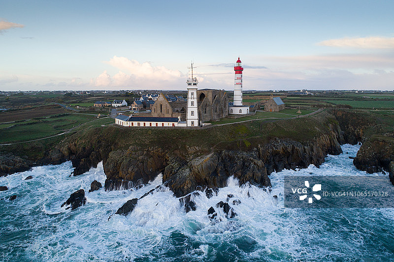 法国布列塔尼圣马修角的暴风雨图片素材