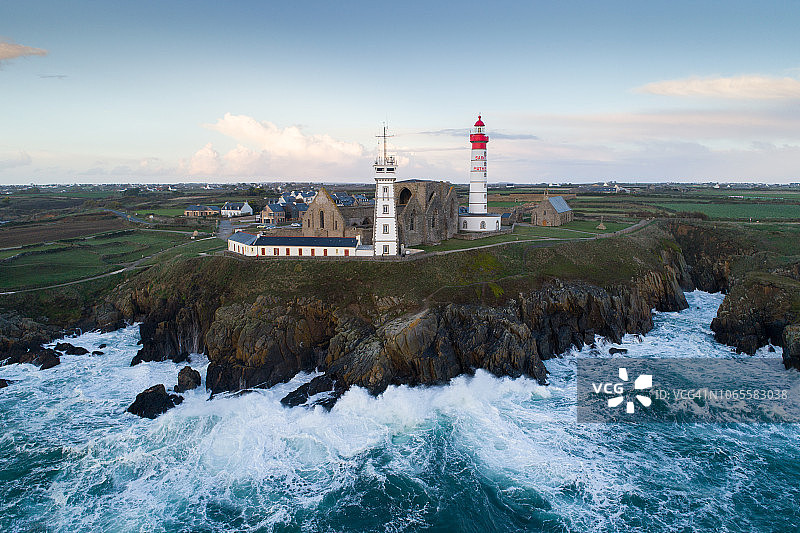 法国布列塔尼圣马修角的暴风雨图片素材