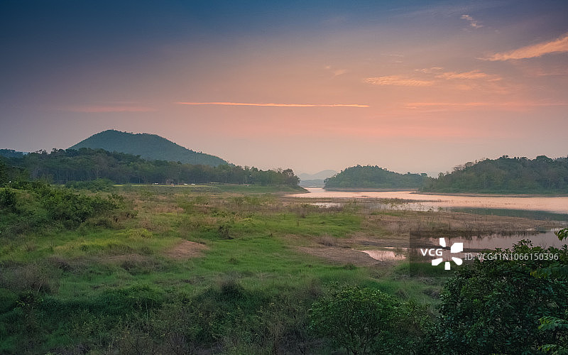 夏日湿地公园日落美景图片素材