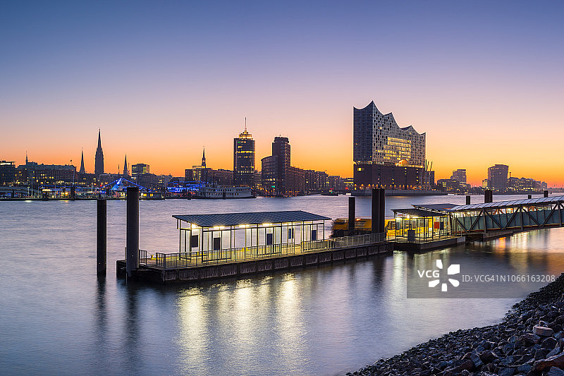 汉堡港清晨天际线图片素材