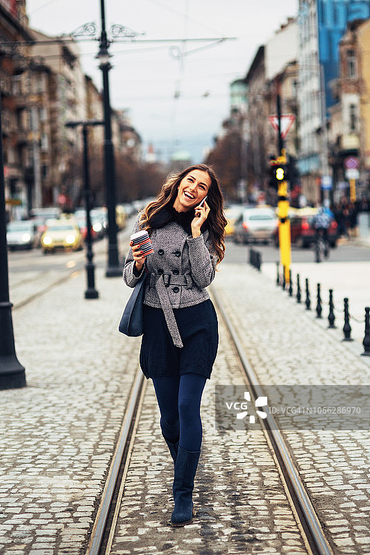 打电话的女人图片素材