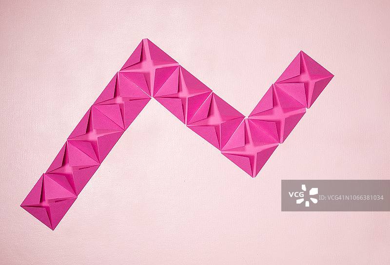 粉色调的彩色抽象纸艺作品图片素材