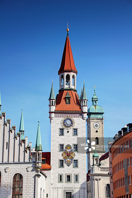 慕尼黑老市政厅和圣神教堂图片素材