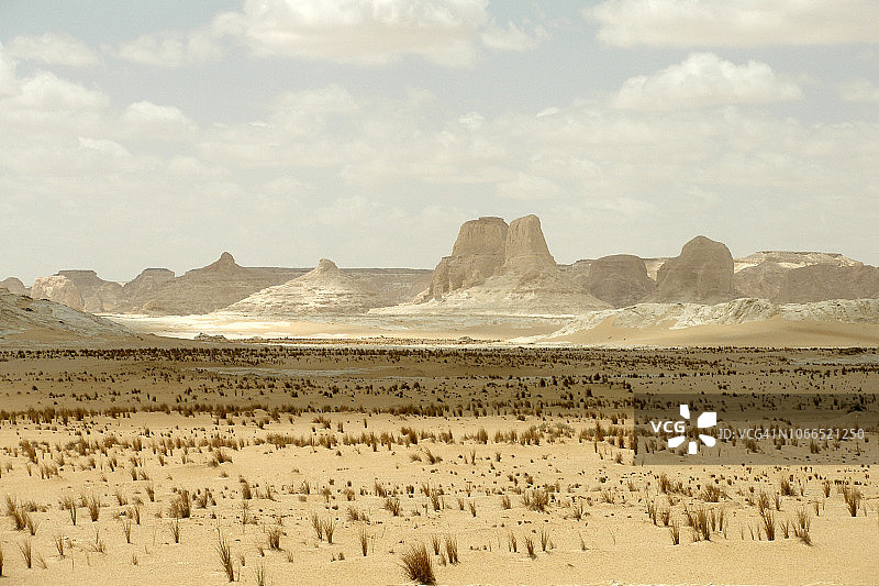 埃及白色沙漠风蚀白垩岩地貌图片素材
