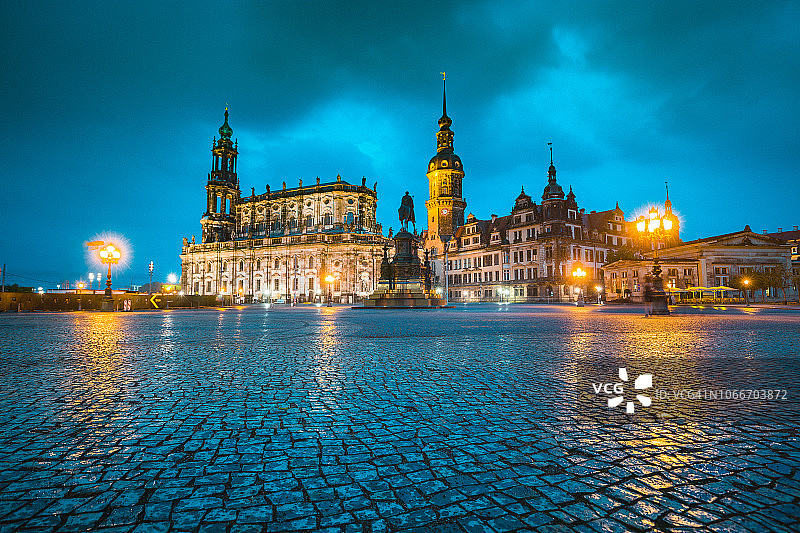 德国萨克森州德累斯顿市中心暮光景色图片素材