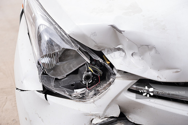 撞毁的汽车图像图片素材