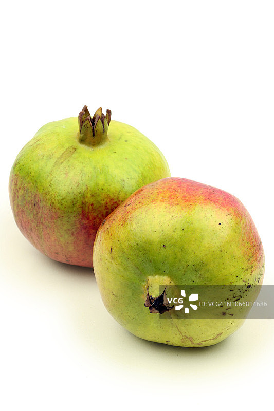 白色背景上的独立石榴籽图片素材