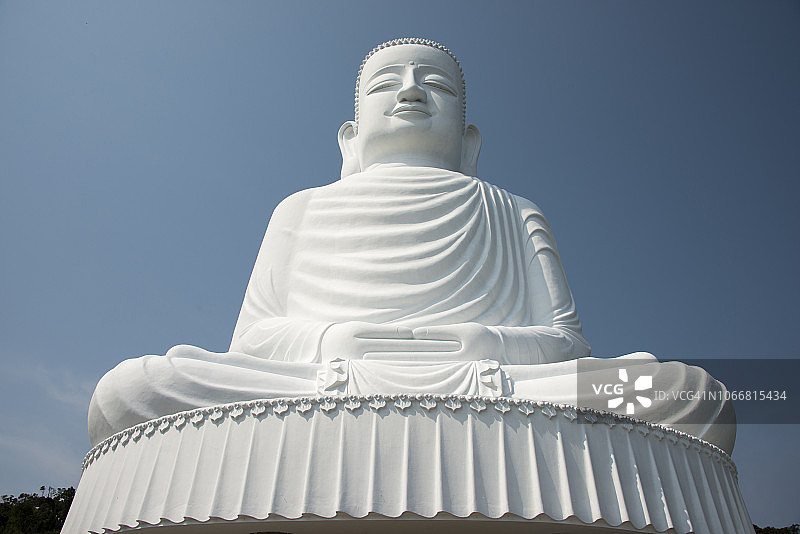 越南岘港巴拿山灵应寺的佛像图片素材