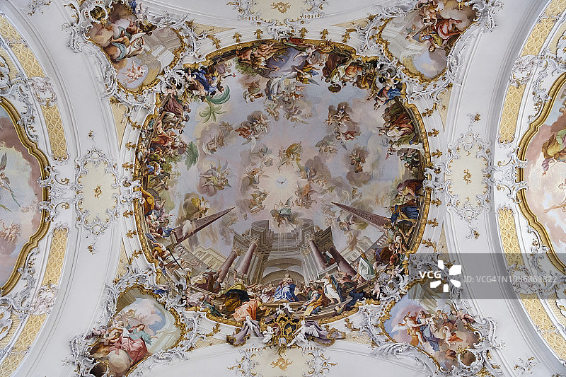 奥托博伊伦修道院，天花板上的巴洛克式壁画（德国巴伐利亚州）图片素材