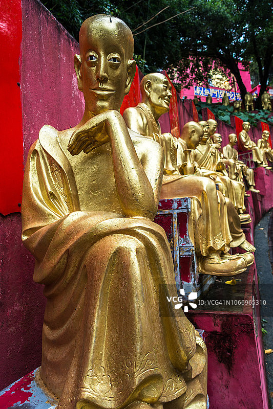 香港沙田新界万佛寺金色佛像图片素材