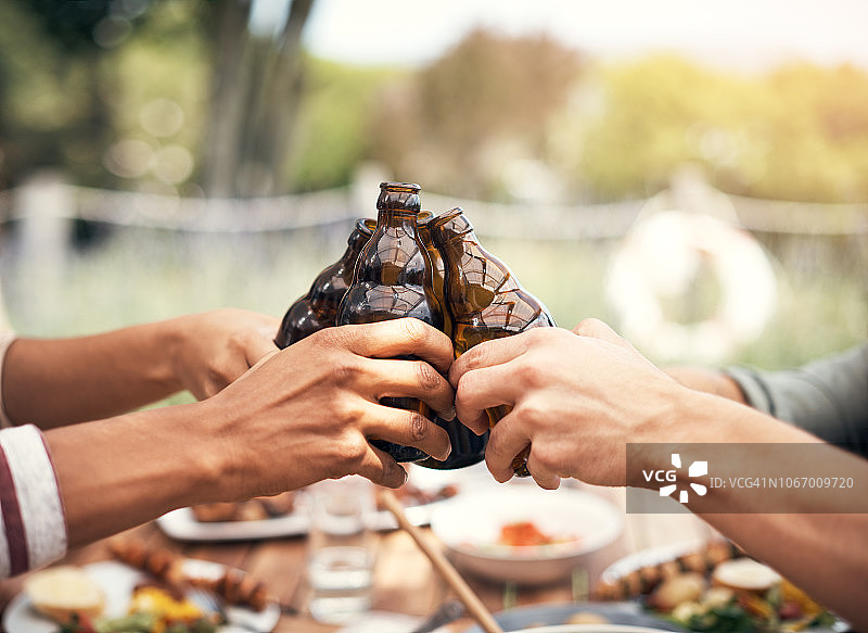 一起庆祝周末吧！图片素材