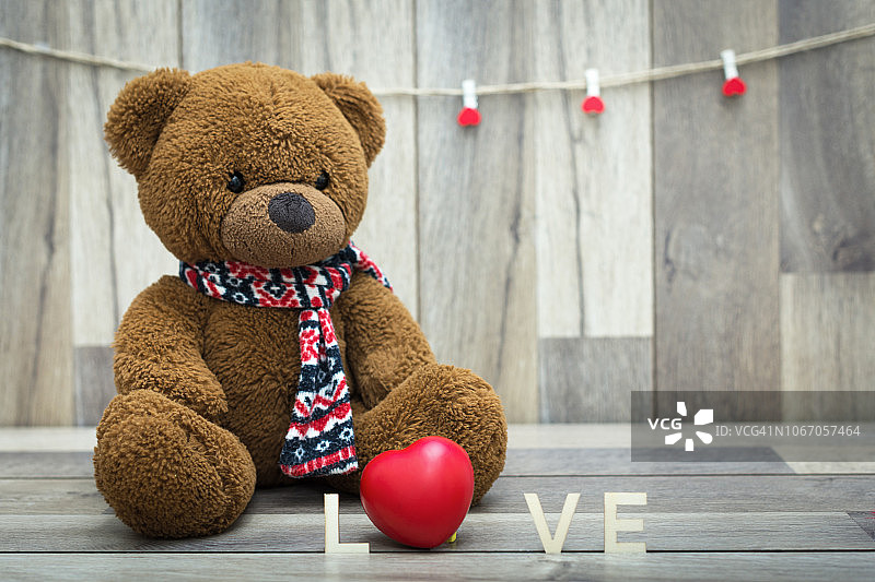 情人节礼物，带心形泰迪熊，新年节日图片素材