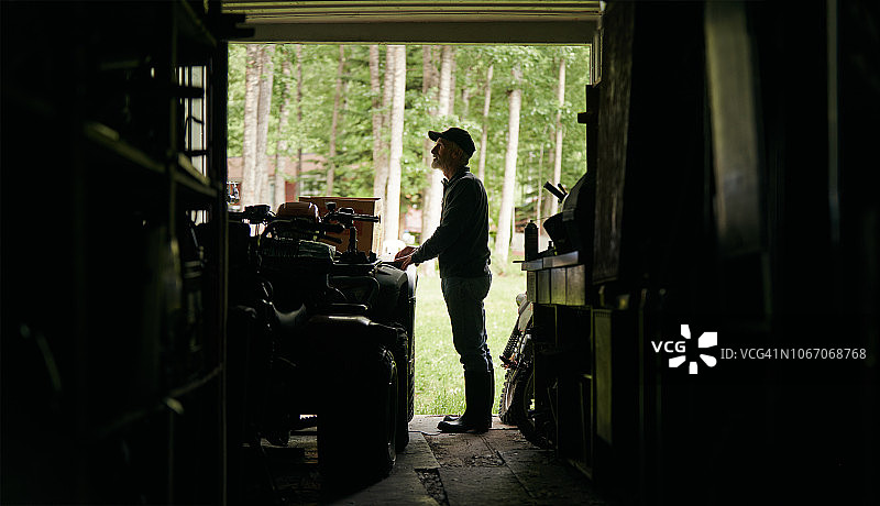 农民最懂得辛勤劳动的价值图片素材