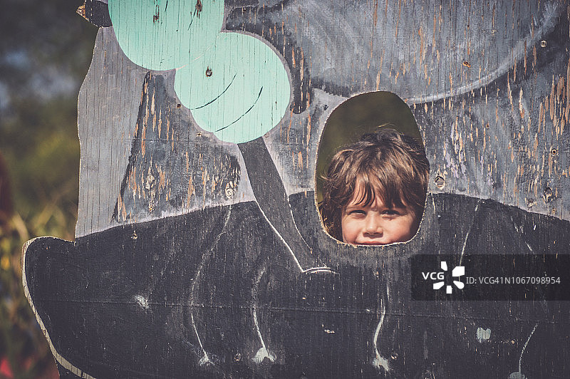 在南瓜田的男孩图片素材