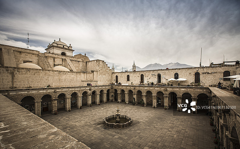 秘鲁阿雷基帕的La Compañía教堂图片素材