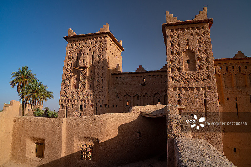 斯库拉，阿梅里迪尔 Kasbah 上层墙壁，17 世纪大型防御房屋，摩洛哥图片素材