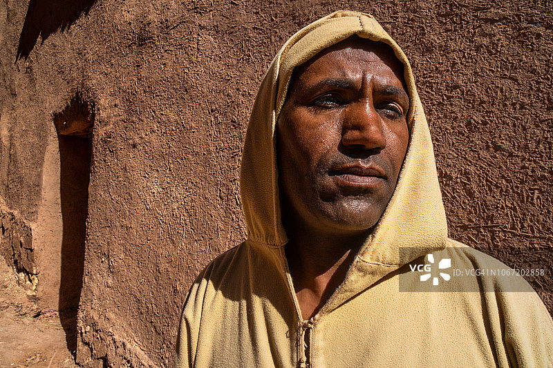 艾本哈杜筑垒村的格纳瓦男子特写图片素材
