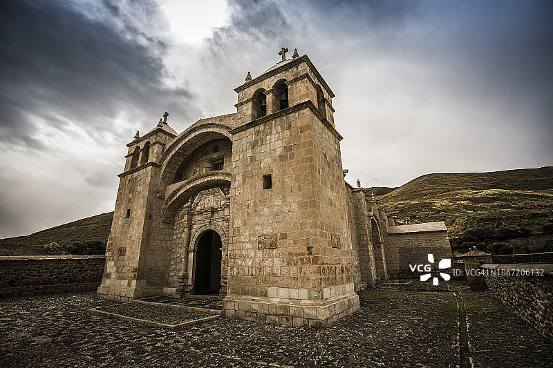 秘鲁阿雷基帕科尔卡峡谷秃鹰图片素材