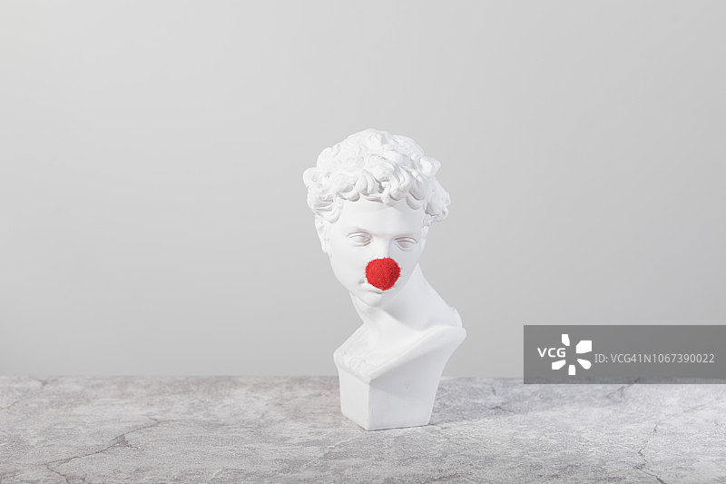 红鼻子头部雕塑图片素材