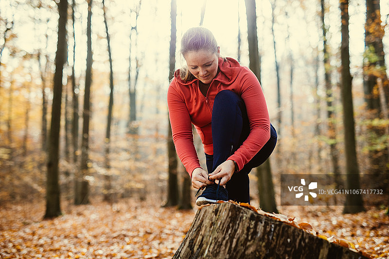 女人准备去慢跑图片素材